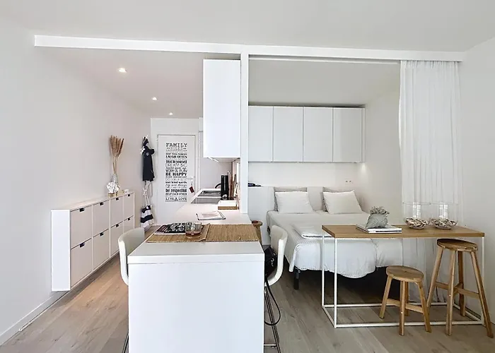 Cocoon By Bloss Апартаменти *